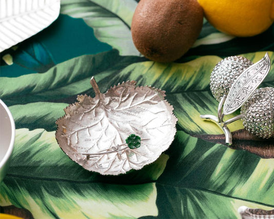 Stylish jade jewelry | Flower Jade Brooch with Diamonds | TRACE