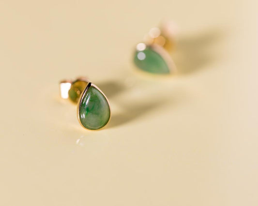 Pear Shape Teardrop Green Stud Earrings in Yellow Gold